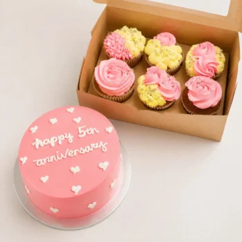 Bento cake with 6 cupcakes in Abu Dhabi